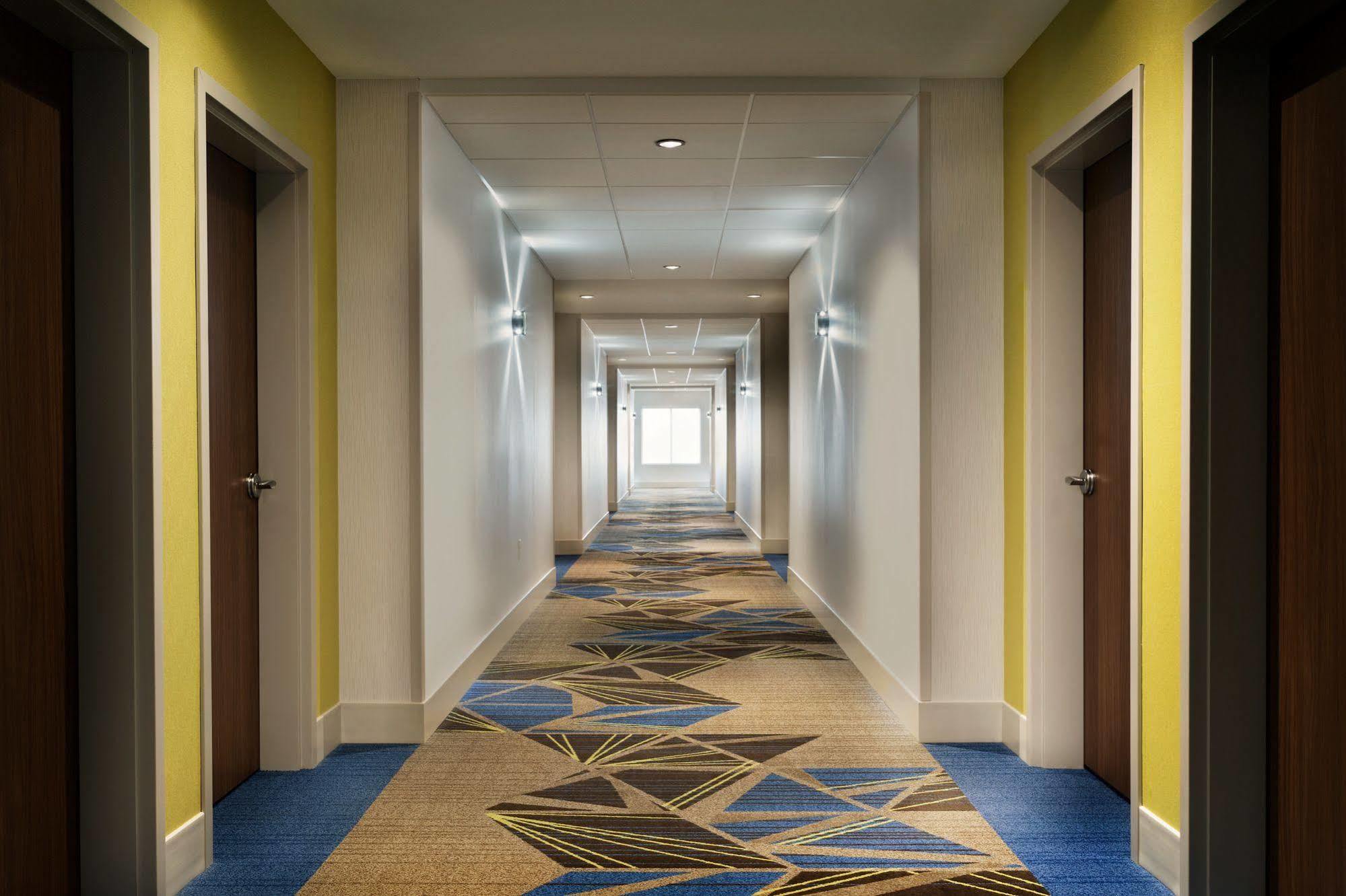 Holiday Inn Express & Suites - Columbus Airport East By Ihg Exterior foto